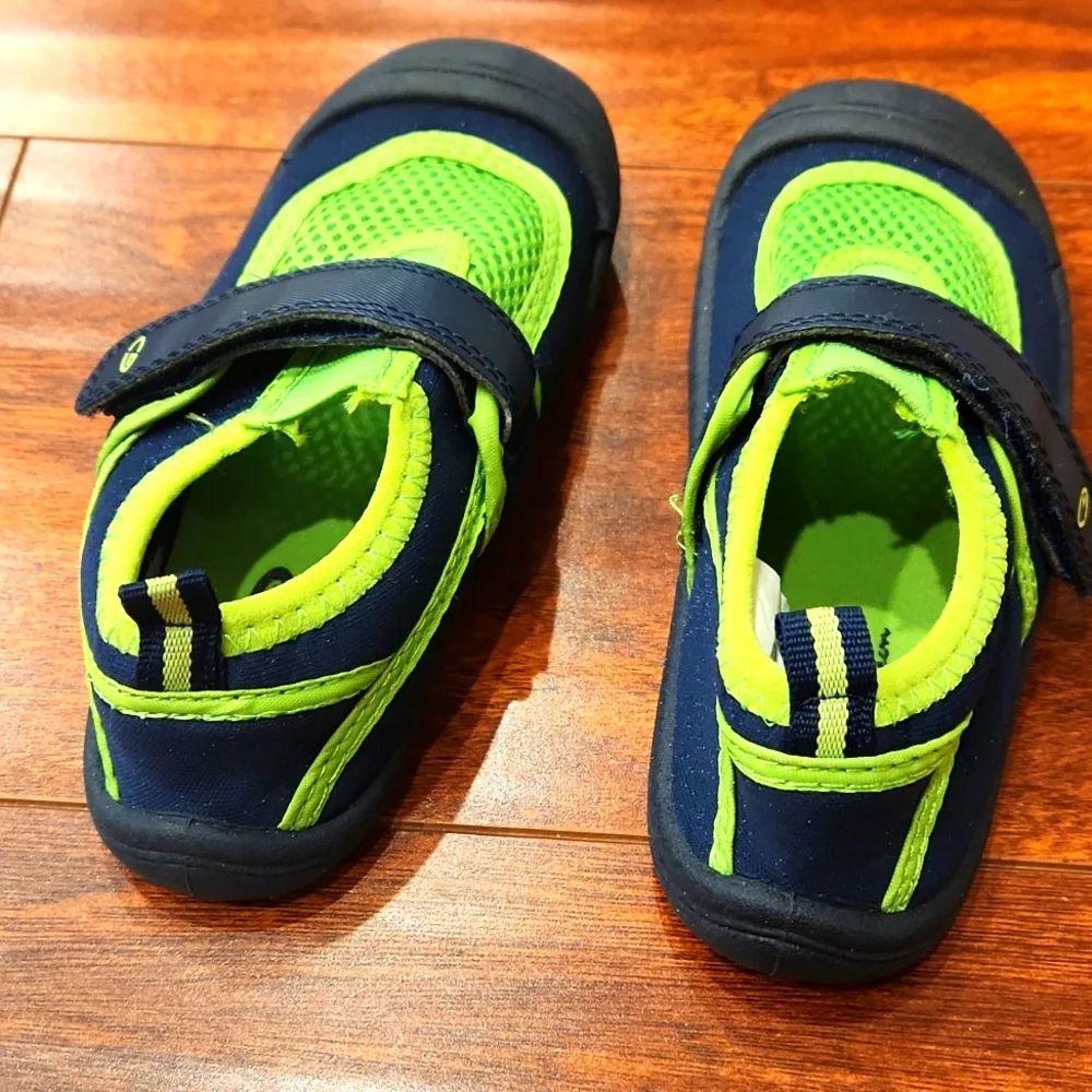 C9 Champion Water Shoes size L 9/10